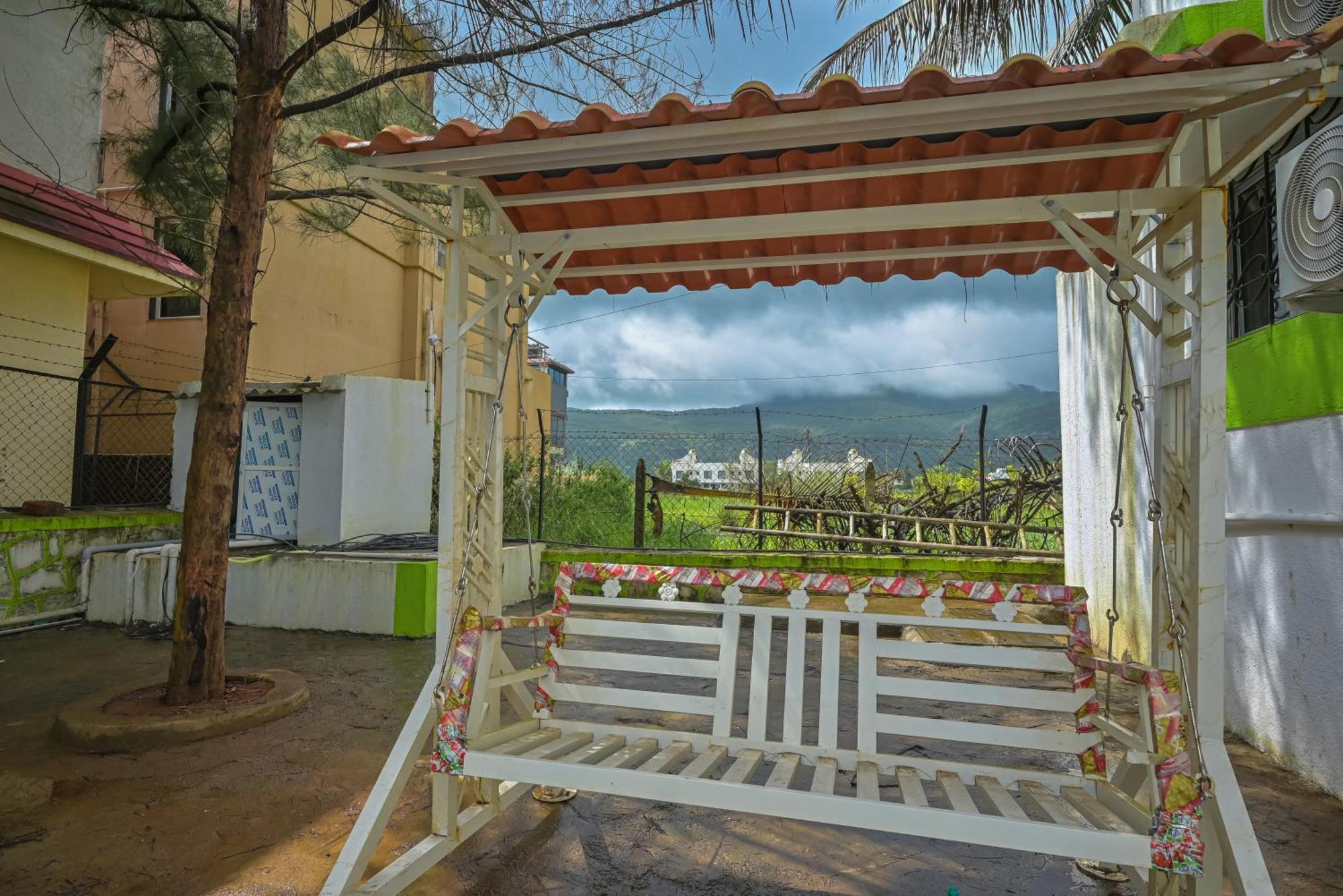 Empyrean Stay Ll 3Bhk Ll Marshall Villa Ll Large Pool Ll Ac Ll Lonavala Ngoại thất bức ảnh