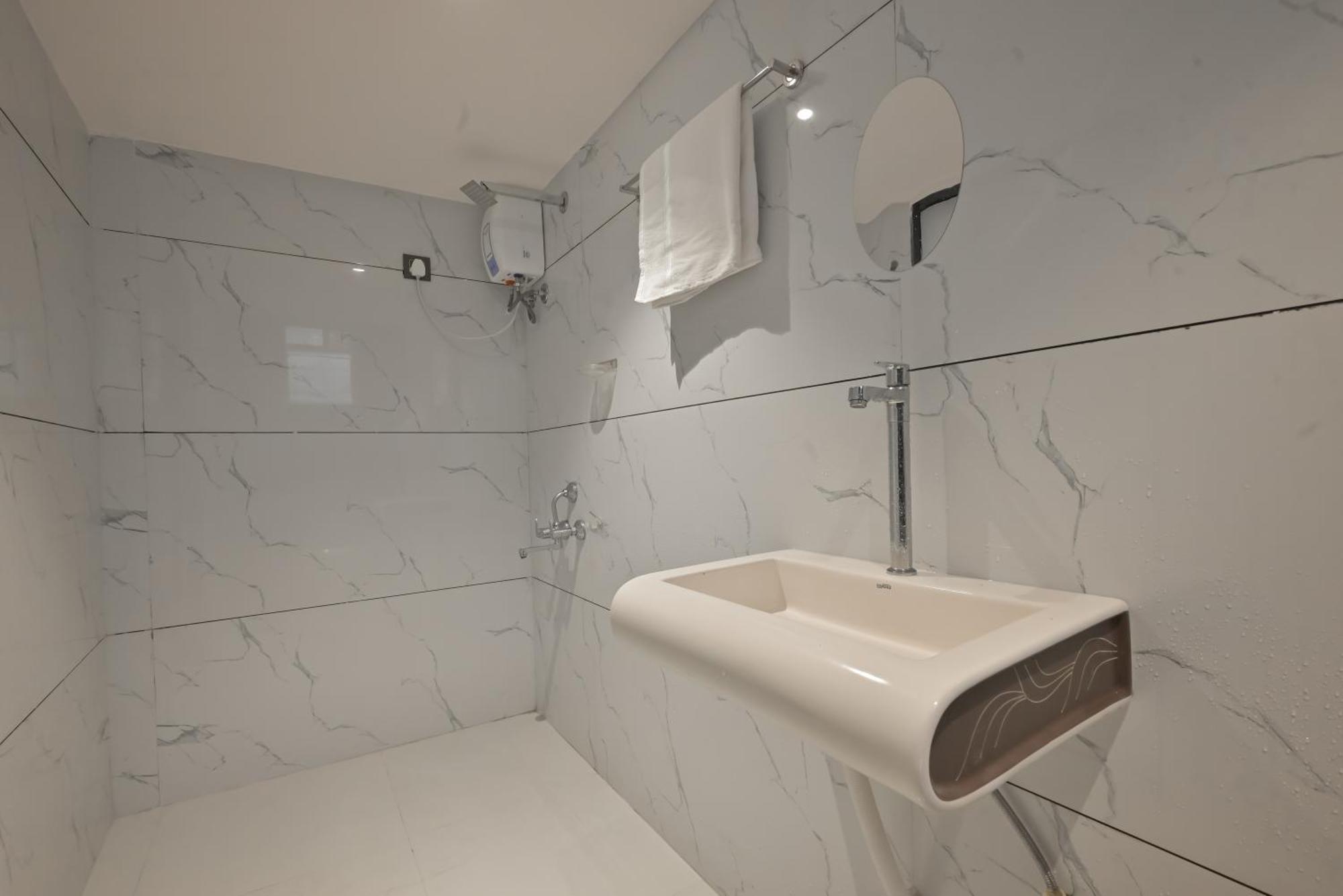Empyrean Stay Ll 3Bhk Ll Marshall Villa Ll Large Pool Ll Ac Ll Lonavala Ngoại thất bức ảnh